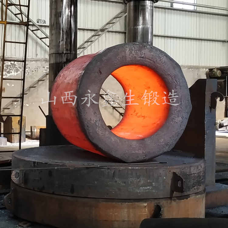 如何加工油壓機(jī)缸體鍛件？